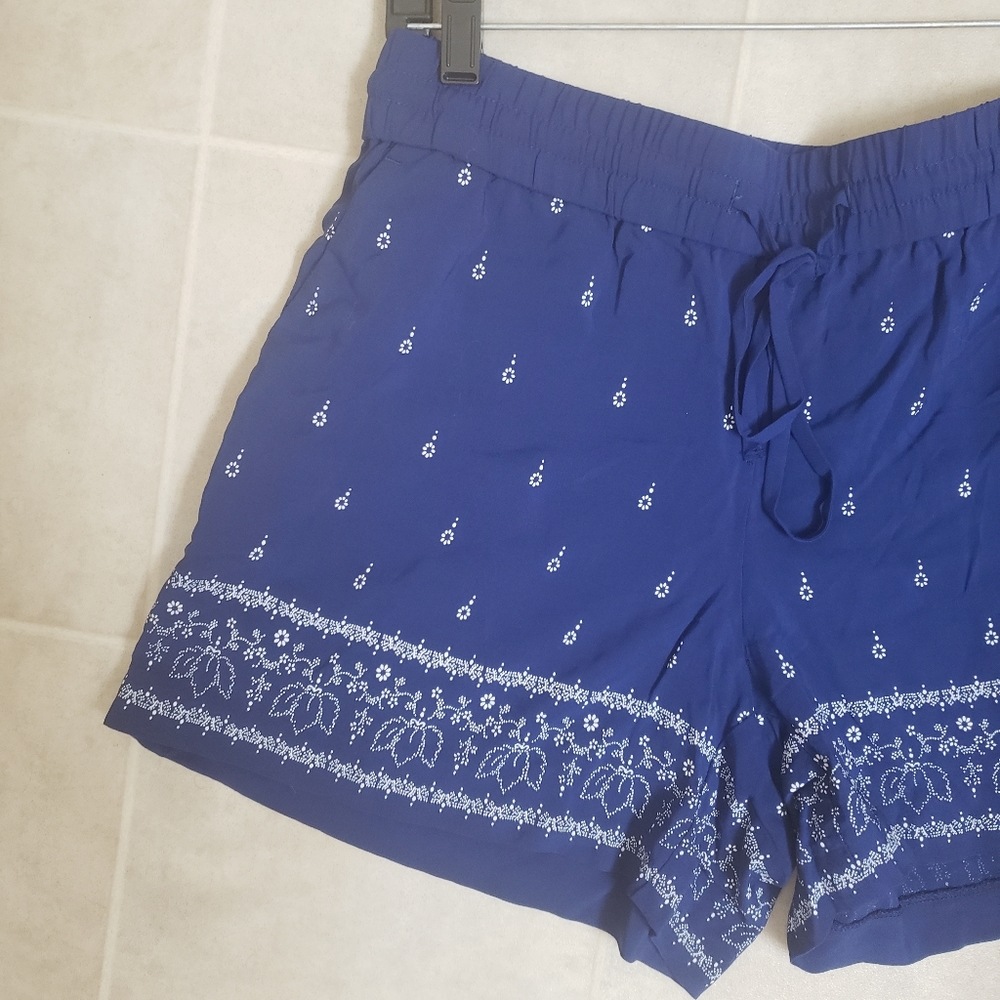 Loft Shorts - Picture 2 of 3